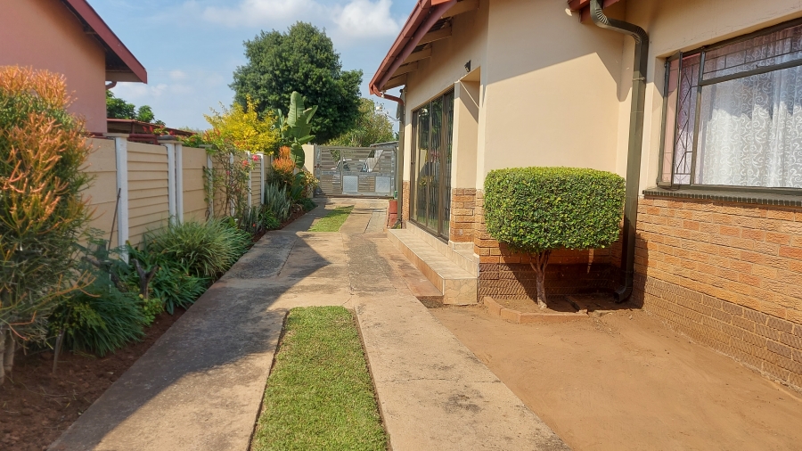 3 Bedroom Property for Sale in Oos Einde North West